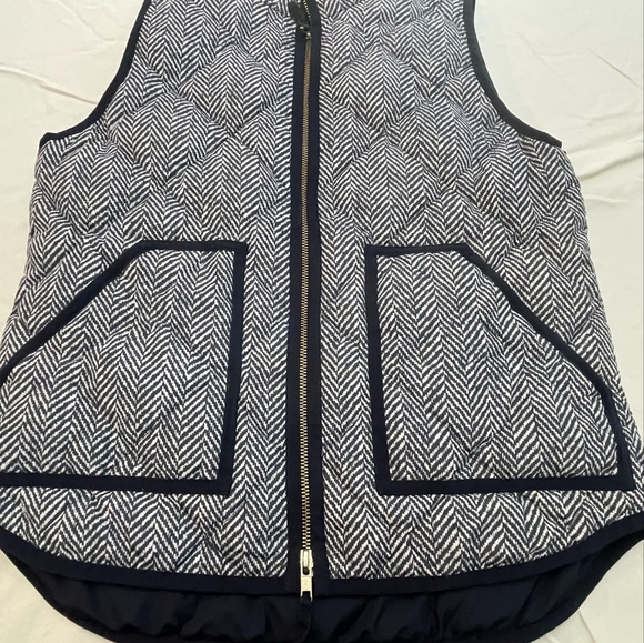 J crew womens black cream chevron 60% down fill puffer vest size small - Picture 3 of 4